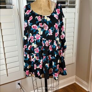 Show Me Your MuMu Black Floral top nwt 9-13-013